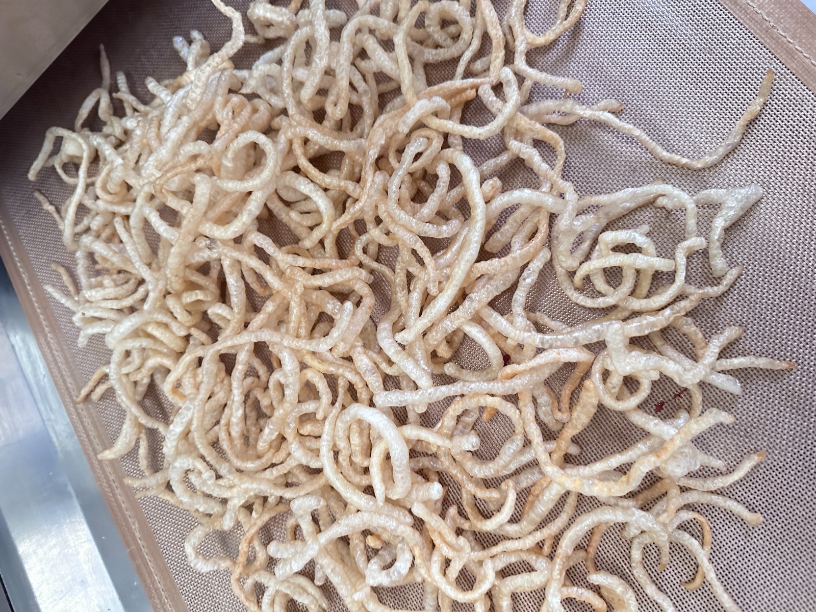 敘述微波豬皮膨化設(shè)備優(yōu)勢(shì)