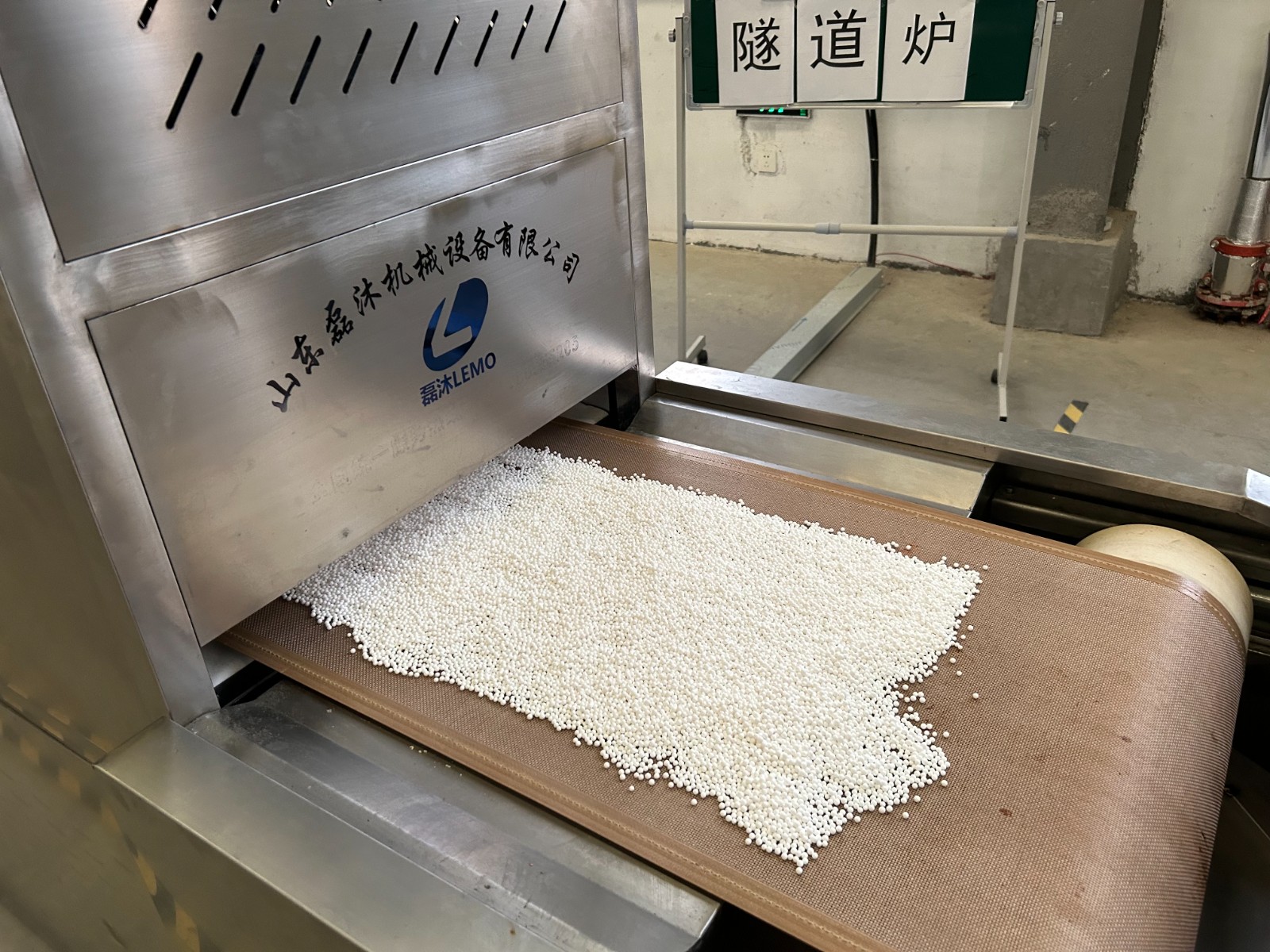 化工原料微波烘干機(jī)隧道式智能微波烘干隧道爐
